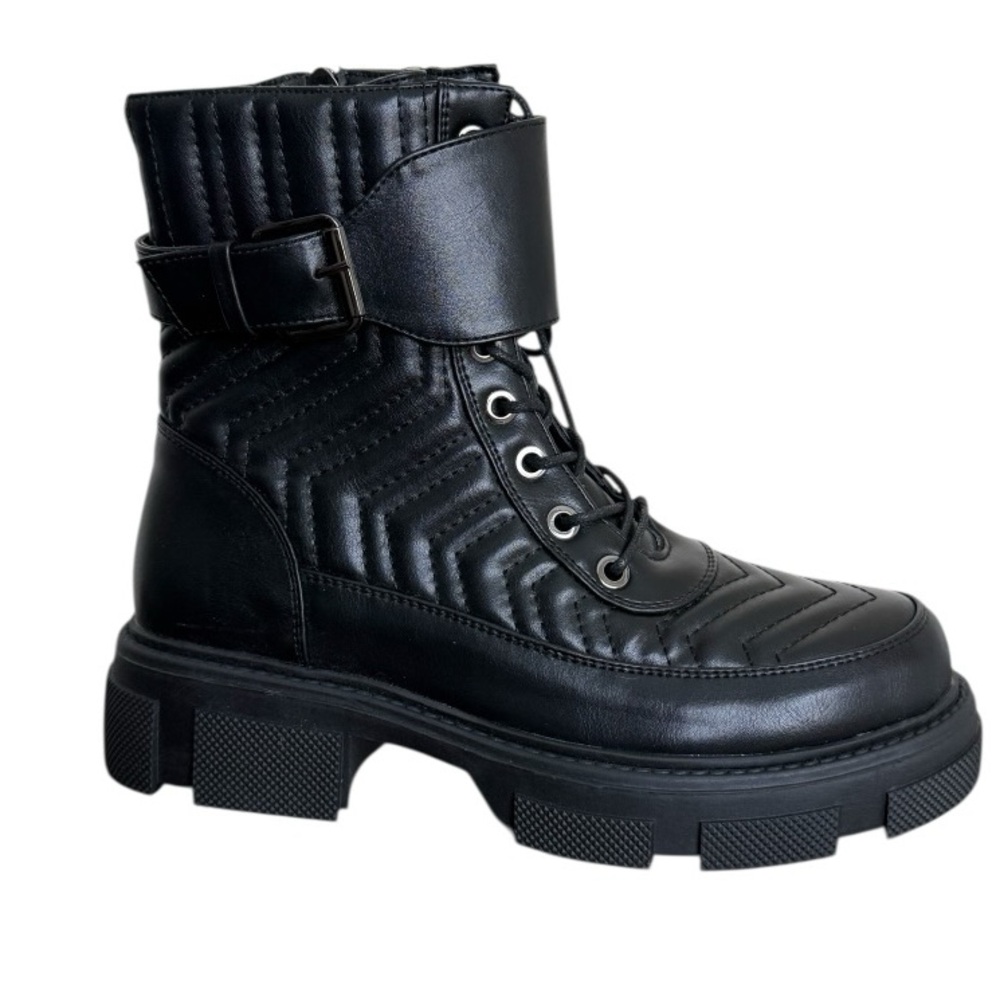 Chase and Chloe Marveo Quilted Lug Sole Combat Boot black vegan leather 5.5 NEW